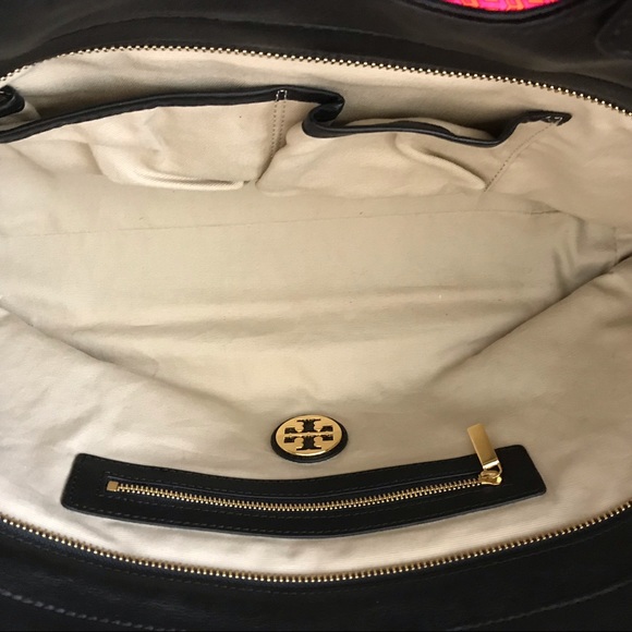 Like New! Tory Burch black purse. - Picture 4 of 8